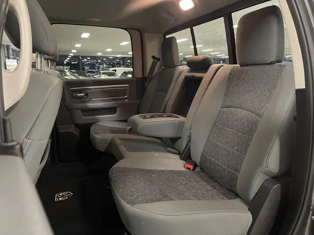 Dodge Ram 1500 5.7 V8 Quad Cab 6'4 Classic 2020 LPG/Gas 34