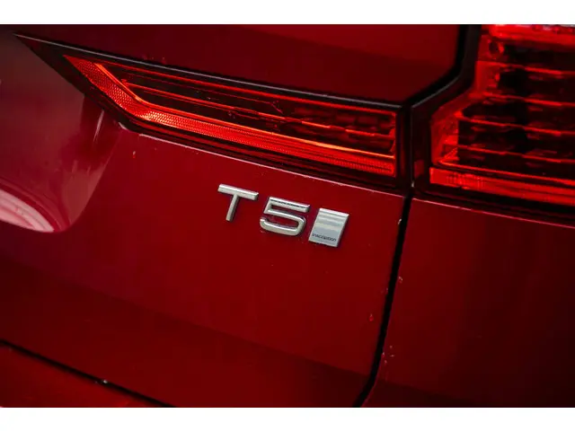 Volvo XC60 2.0 T5 Inscription 2018 Benzine 32