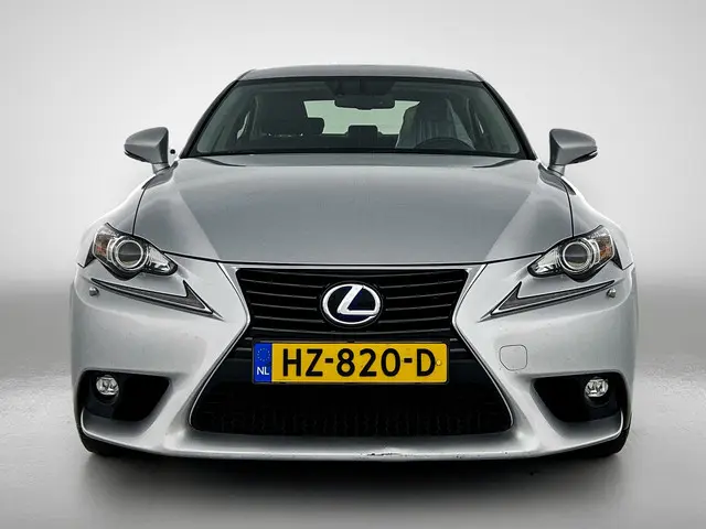 Lexus IS 300h 25th Edition 2016 Hybride Benzine 23