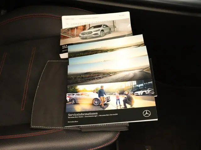 Mercedes-Benz GLA 250 e Style 2020 Hybride Benzine 51