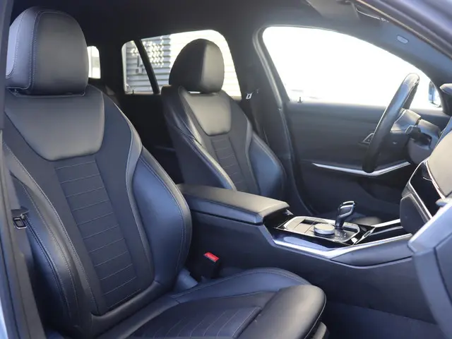 BMW 3 Serie Touring 318i 2020 Benzine 10