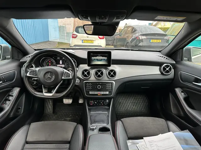 Mercedes-Benz GLA 200 Premium Plus 2017 Benzine 9