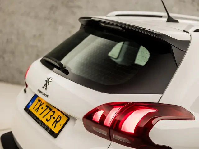Peugeot 2008 1.2 PureTech Sport 2018 Benzine 31