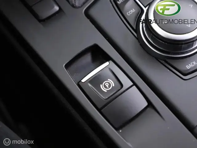 BMW X1 sDrive18i Executive 2018 Benzine 21