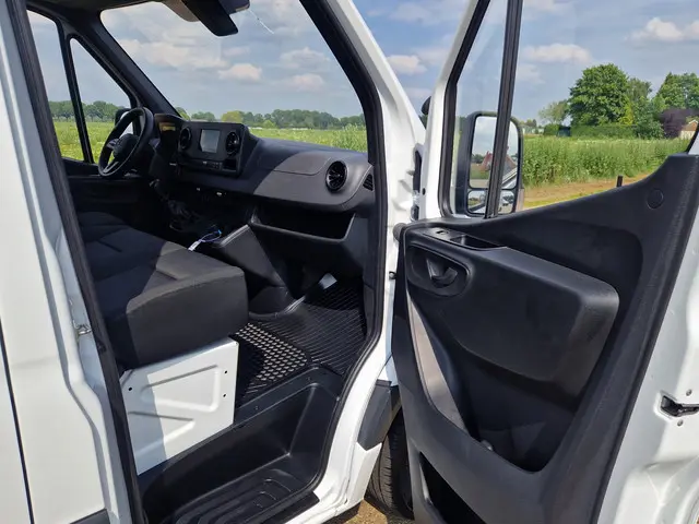 Mercedes-Benz Sprinter 211 1.9 CDI L2 H2 2022 Diesel 11