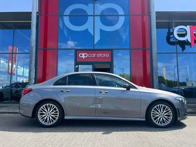 Mercedes-Benz A-Klasse 250 AMG Line 2020 Benzine 4