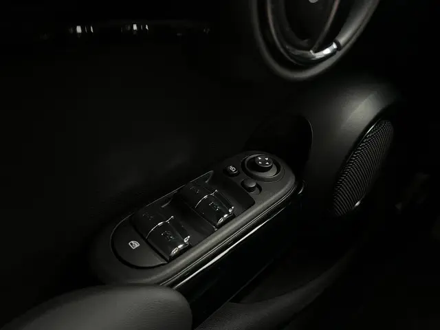 MINI Cooper Mini 1.5 Business Edition 2021 Benzine 23