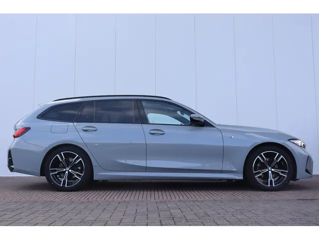 BMW 3 Serie Touring 318i 2024 Benzine 4