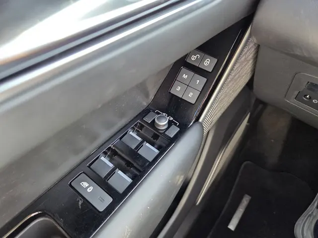 Land Rover Range Rover Velar 3.0 V6 AWD SE 2017 Diesel 17