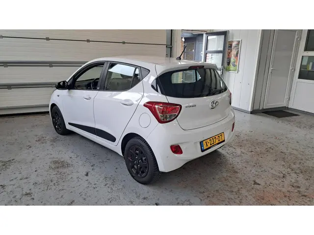 Hyundai i10 1.0i i-Motion 2015 Benzine 8