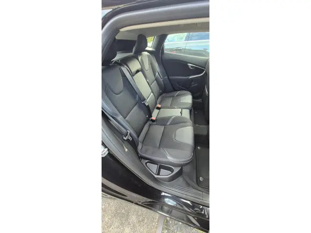 Volvo V40 1.6 T3 Momentum 2013 Benzine 33