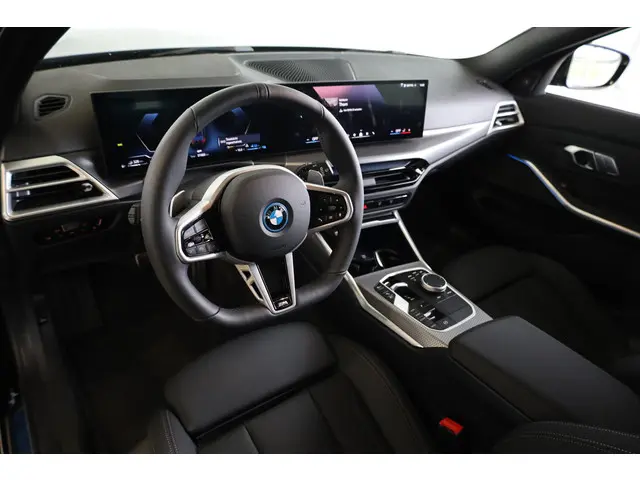 BMW 3 Serie Touring 330e 2026 Hybride Benzine 7