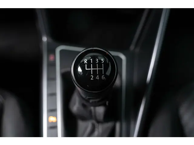 Volkswagen Polo 1.0 TSI Highline 2x R-line 2018 Benzine 16