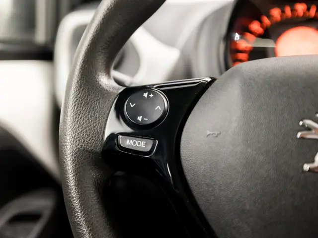 Peugeot 108 1.0 e-VTi Sport 2017 Benzine 18
