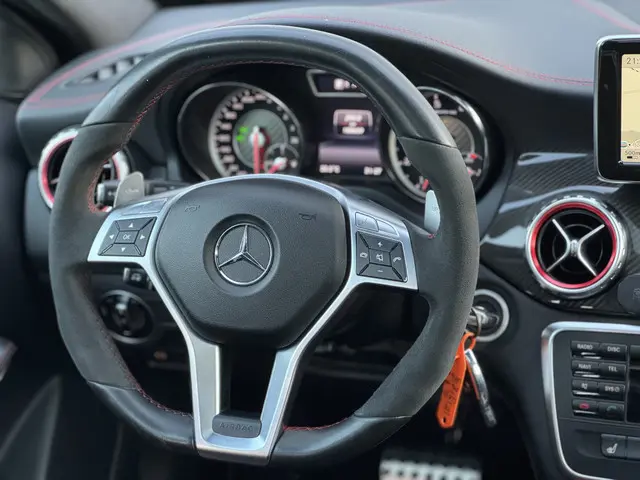 Mercedes-Benz GLA AMG 45 4MATIC 2014 Benzine 26