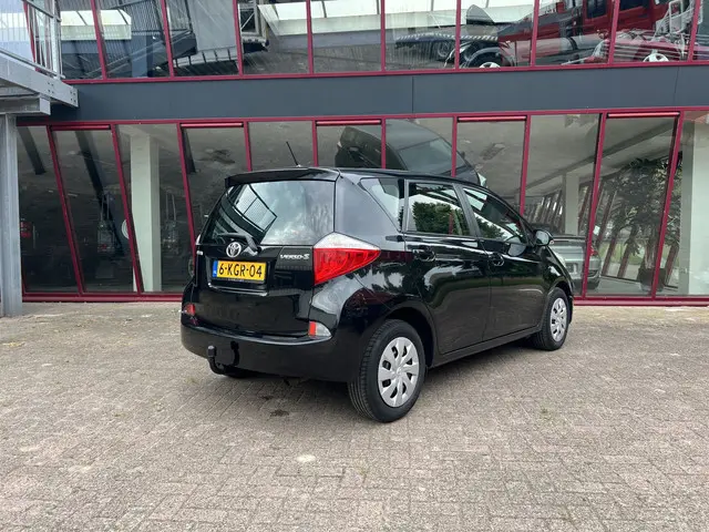 Toyota Verso-S 3
