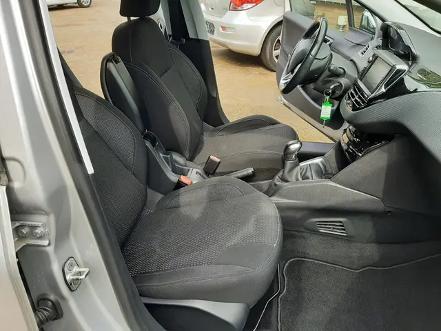 Peugeot 208 1.2 PureTech Blue Lease Allure 2018 Benzine 5