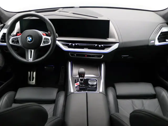 BMW XM PHEV 50e 2025 Hybride Benzine 42