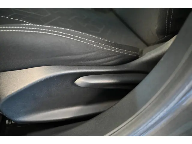 Peugeot 2008 1.2 PureTech Signature 2019 Benzine 14