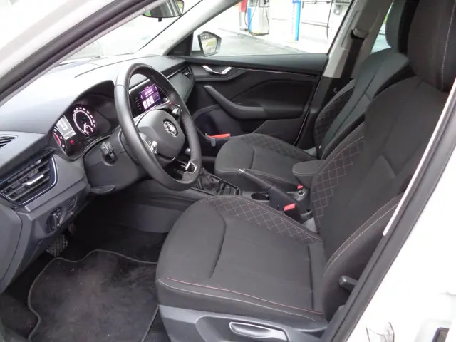 Škoda Kamiq 1.0 TSI Ambition 2023 Benzine 5