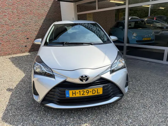 Toyota Yaris 1.0 VVT-i Connect 1e eigenaar 2019 Benzine 4