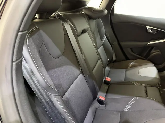 Volvo V40 V-40 1.6 T2 Momentum Navi 2014 Benzine 22