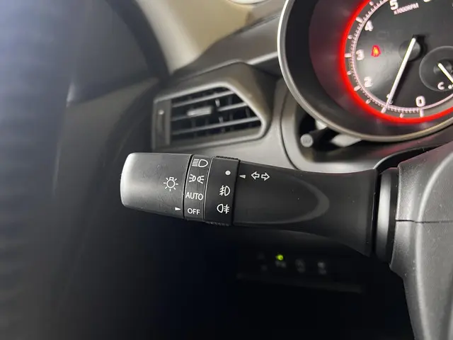 Suzuki Swift 1.2 Select Smart Hybrid 2023 Benzine 32