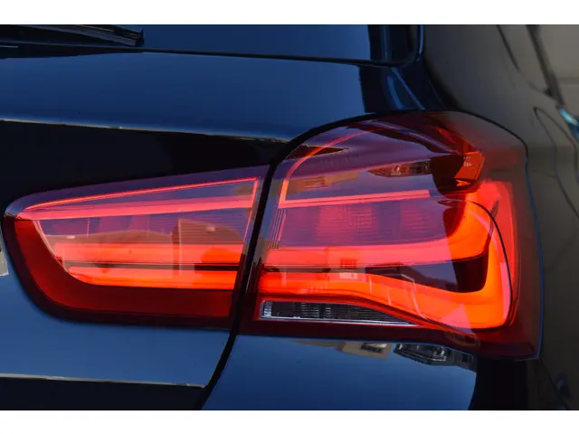 BMW 1 Serie 118i Executive 2018 Benzine 9