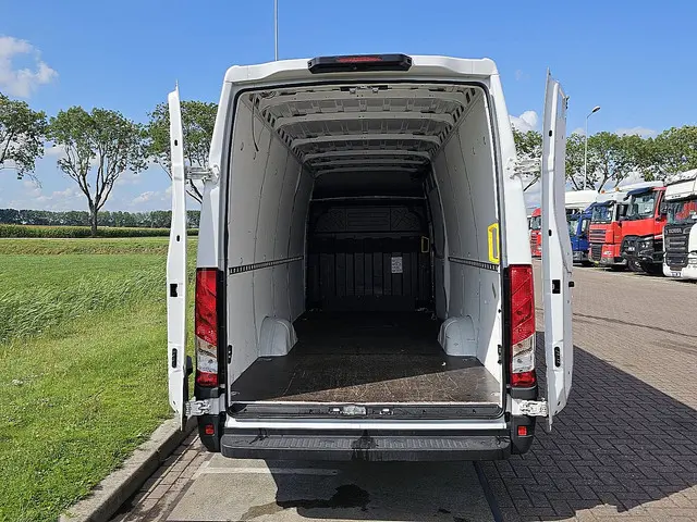 Iveco Daily 35S14 2023 Diesel 11