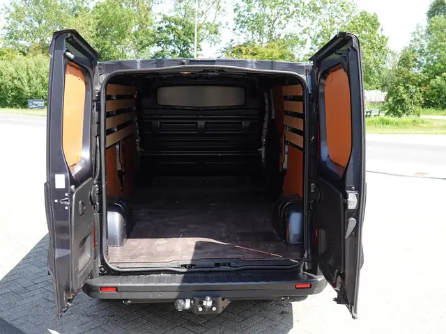 Renault Trafic 2.0 dCi 130PK T30 L2H1 Work Ed. 2023 Diesel 8