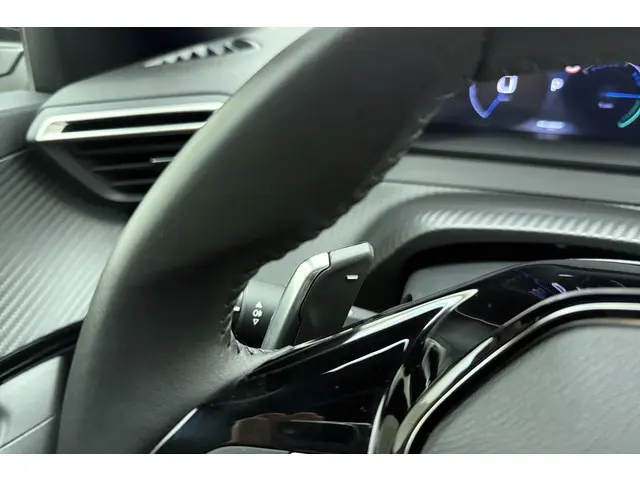 Peugeot 2008 1.2 Hybrid 145 Allure 2025 Hybride Benzine 19