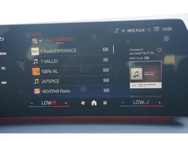 BMW 1 Serie 120 M Sport Pro 2025 Benzine 23