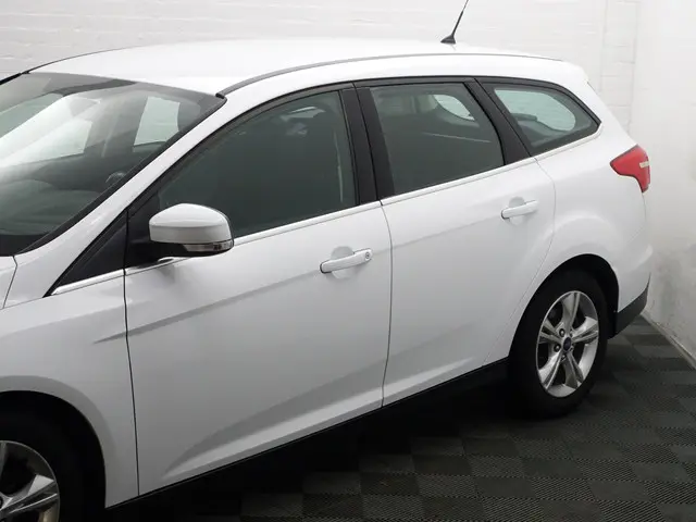 Ford Focus Wagon 1.0 Titanium Edition- 2015 Benzine 22