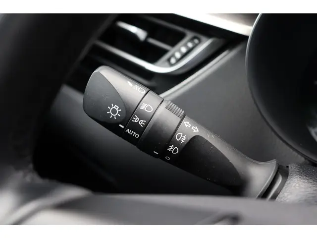 Toyota C-HR 1.8 Hybrid Executive 2019 Hybride Benzine 27