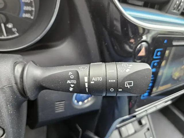 Toyota Auris 1.8 Hybrid Executive 2015 Hybride Benzine 21