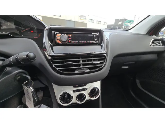 Peugeot 208 1.0 VTi LIKE 2014 Benzine 22