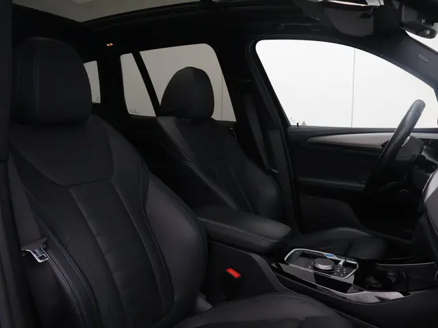 BMW iX3 High Executive 80 kWh 2023 Elektrisch 18