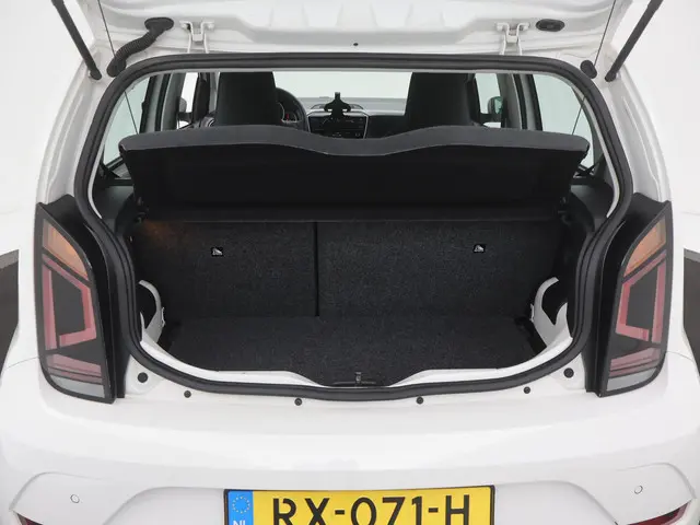 Volkswagen up! 1.0 BMT move up! AUTOM. 2018 Benzine 24