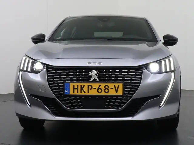 Peugeot e-208 3