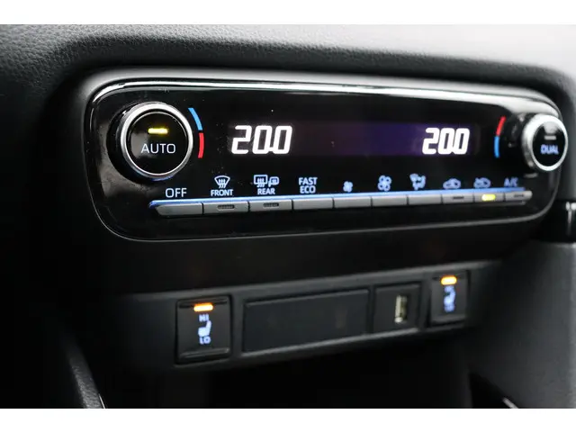 Toyota Yaris 1.5 Hybrid Executive 2021 Hybride Benzine 24