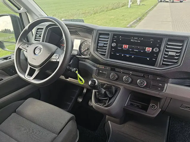 Volkswagen Crafter 35 2.0 2023 Diesel 8
