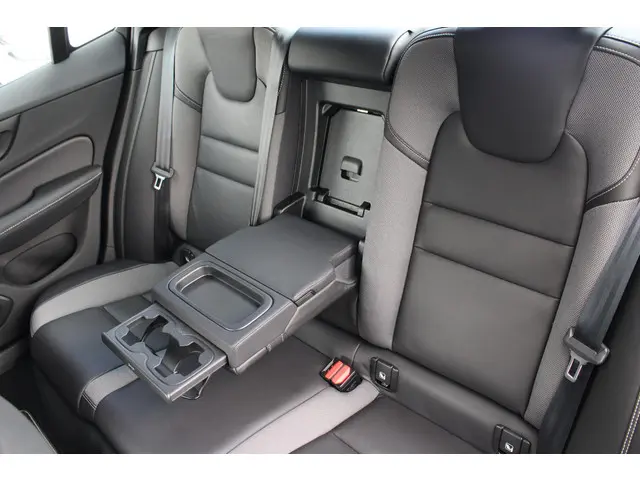 Volvo S60 2.0 B3 R-Design 2021 Benzine 15