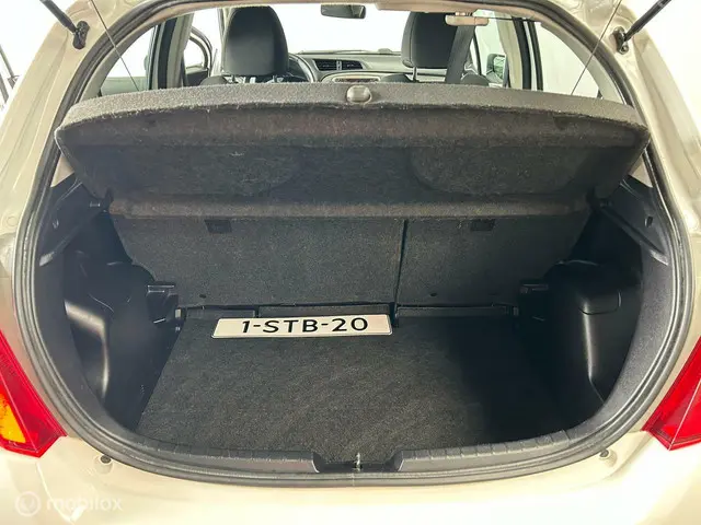 Toyota Yaris 1.3 VVT-i Aspiration 2013 Benzine 11