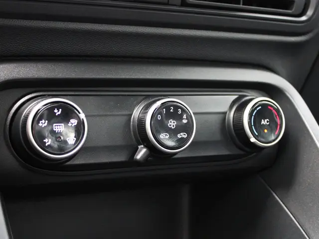 Citroën C3 HYBRID 110 PLUS 2025 Hybride Benzine 13