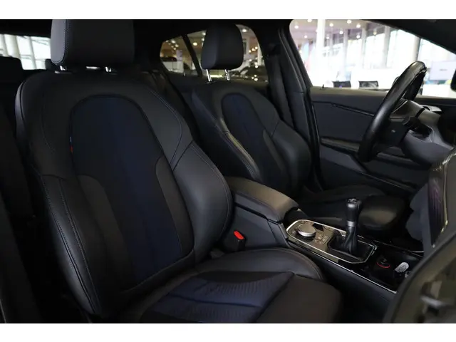 BMW 1 Serie 5-deurs 118i 2022 Benzine 8