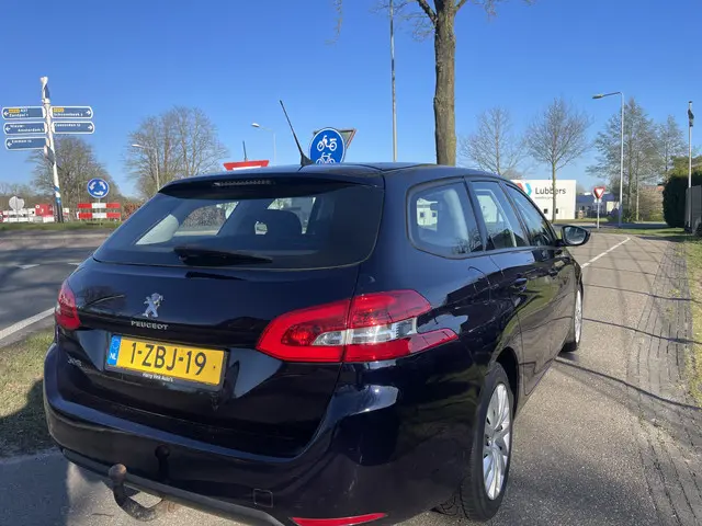 Peugeot 308 SW 1.2 e-THP Active 2014 Benzine 18