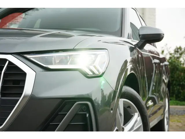 Audi Q3 45 TFSI e S edition 2021 Hybride Benzine 24