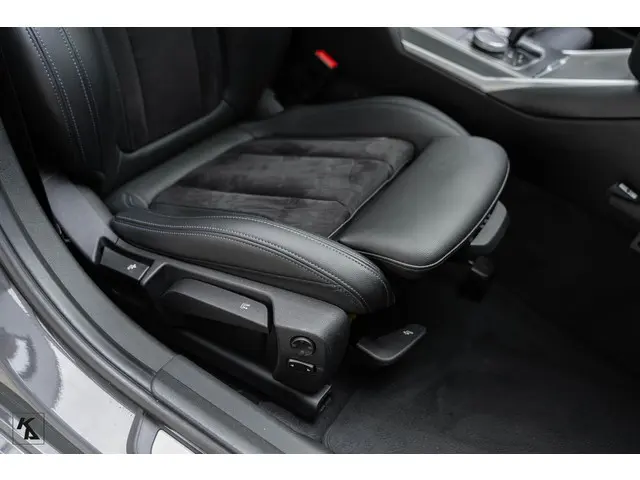 BMW 3 Serie 320i High Executive Edition 2020 Benzine 74