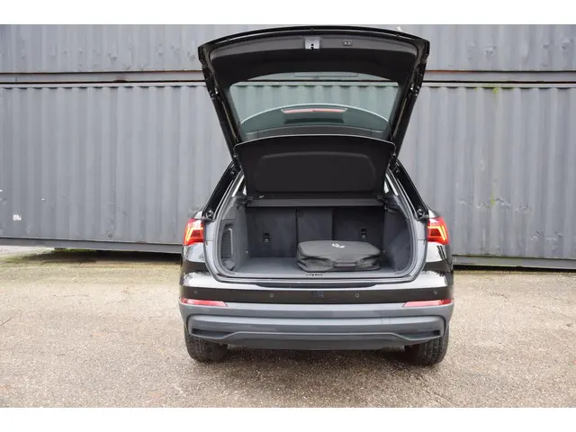 Audi Q3 45 TFSI e edition 2022 Hybride Benzine 18