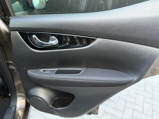 Nissan QASHQAI 1.2 N-Connecta Panorama 2017 Benzine 23